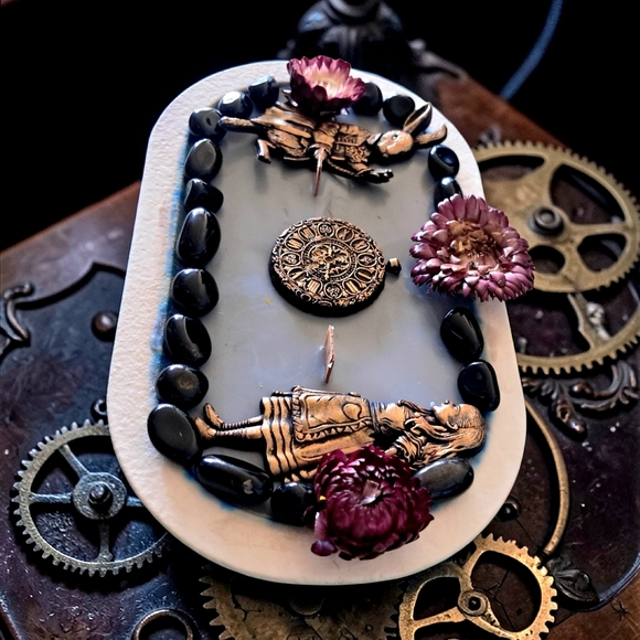 Hand Crafted , Wicked Worthy Wax, Chasing Rabbits wooden bowl candle - Picture 2 of 3